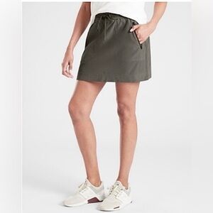 Athleta Farallon Grey Drawstring Cargo Mini Casual Skirt Size 6